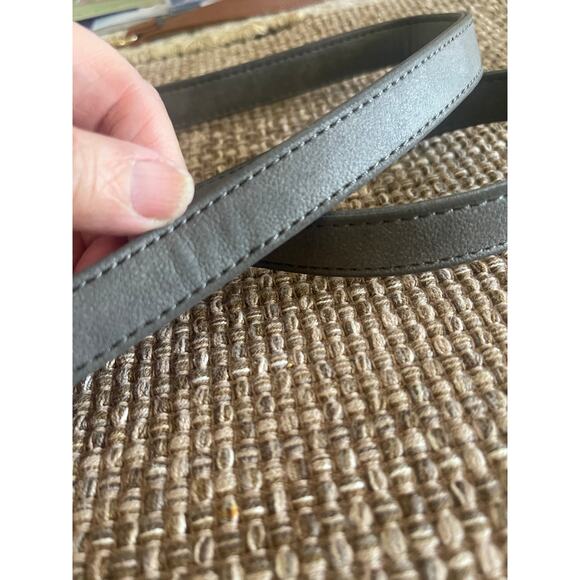 Gray purse crossbody strap with gold hardware - Picture 4 of 10